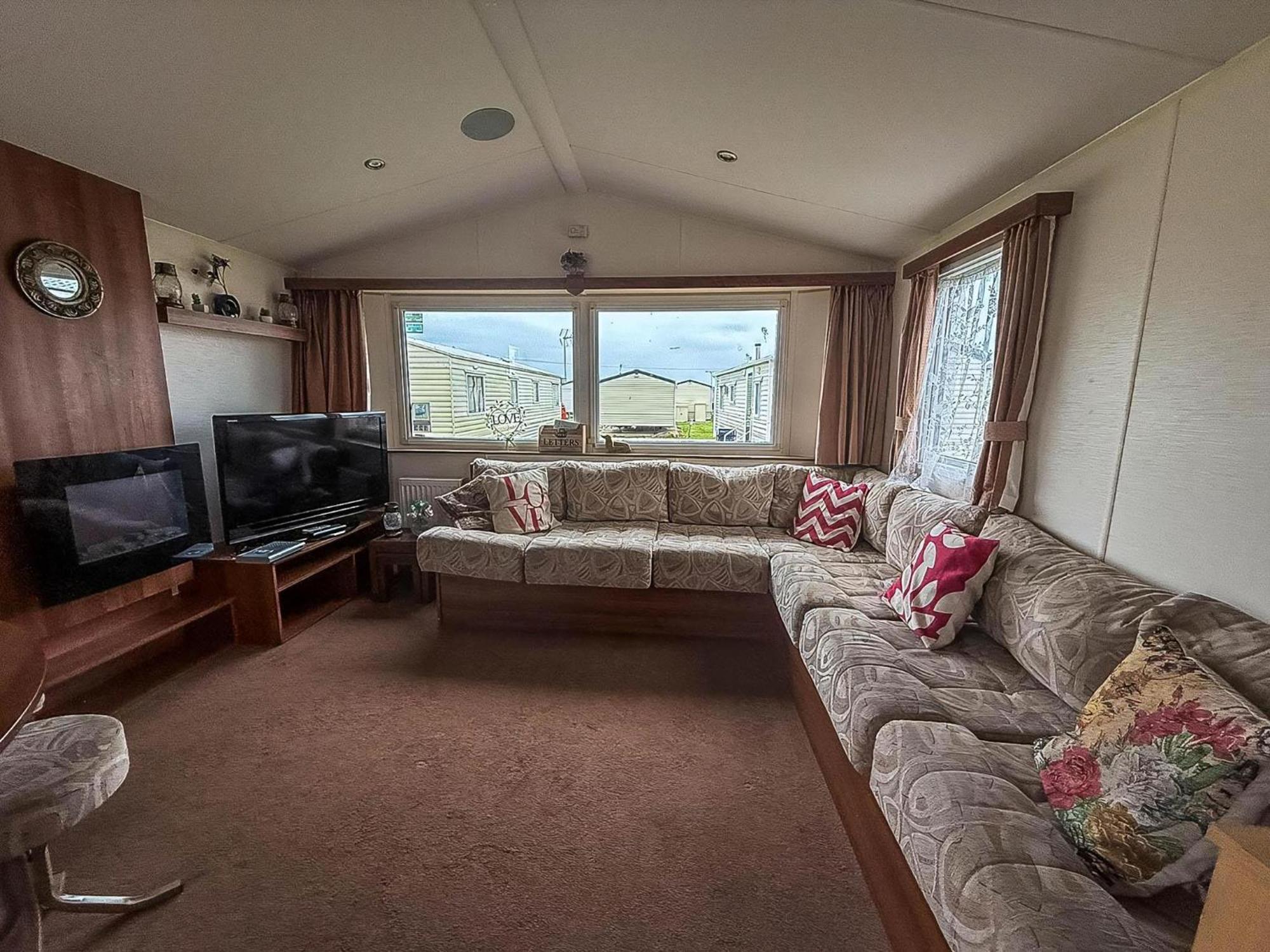 Great 8 Berth Caravan For Hire At St Osyth Beach In Essex Ref 28123Gc Клактън он Сий Екстериор снимка